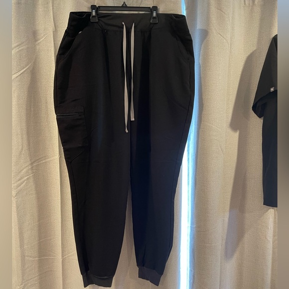 Figs Zamora Joggers. Black XXL Tall - Picture 2 of 2